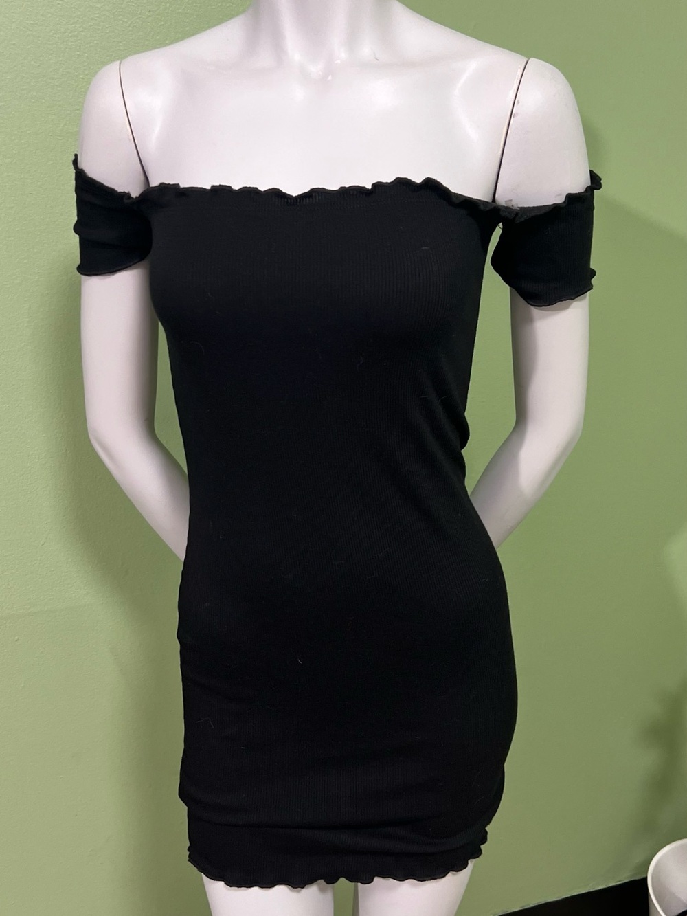Heart Hips Black Off-Shoulder Ribbed Bodycon Dress